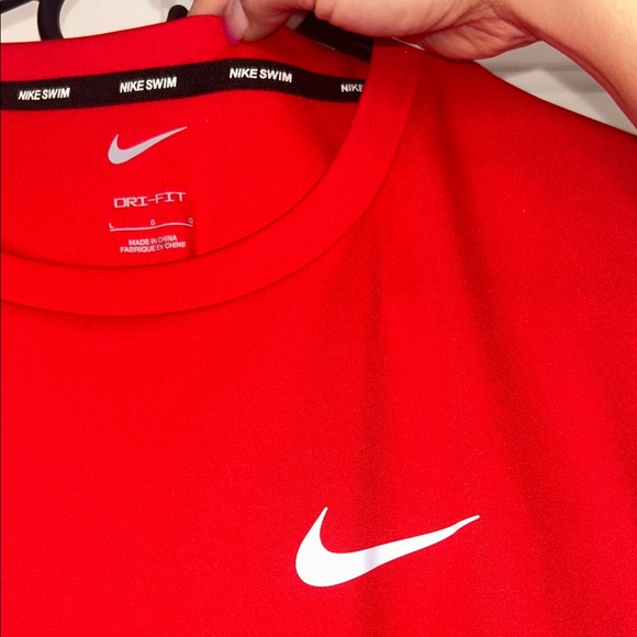 Nike Men's Red Sleeveless Swim Shirt With SPF40+ Block New With Tag Size Large - Picture 2 of 6